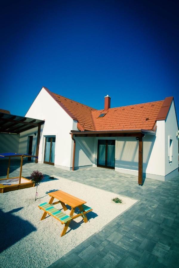 Boni Apartmanok Хедькё Экстерьер фото